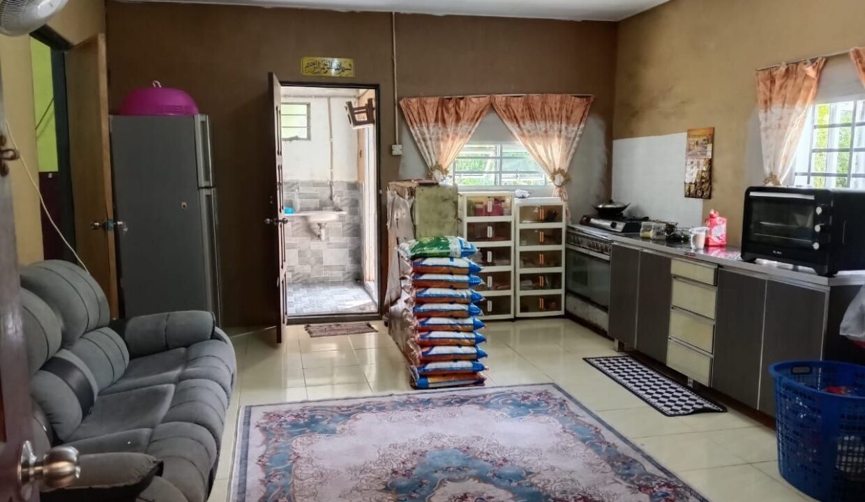 6183874860765876207